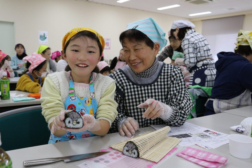 p6-2 ほっとニュース デコ巻き作り&食べ比べ初開催(1)