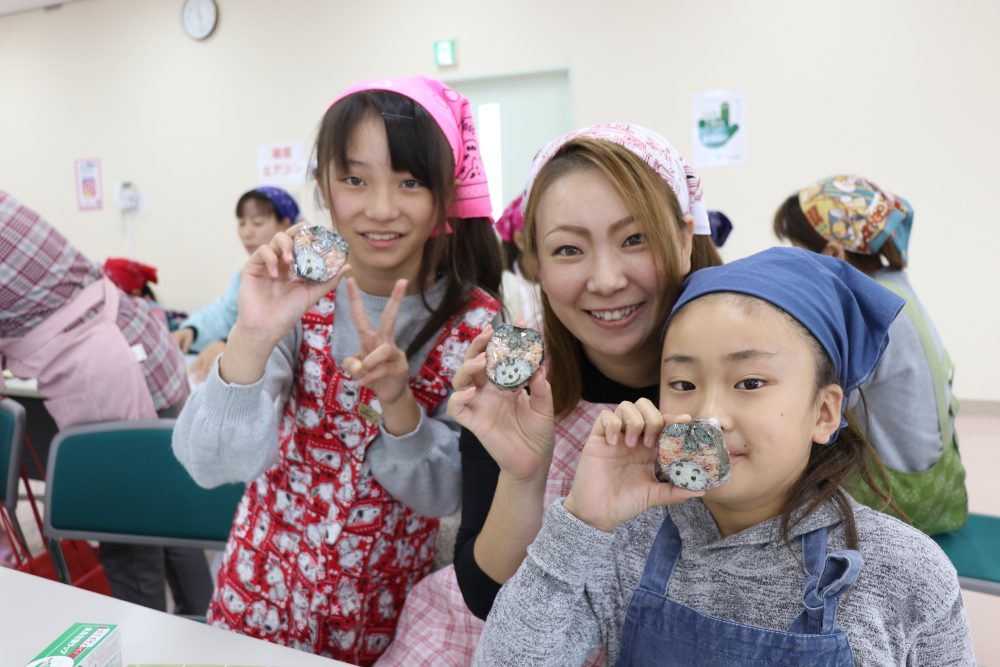 p6-2 ほっとニュース デコ巻き作り&食べ比べ初開催(4)