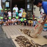 p6-7　ほっとニュース　８月号　ジャガイモ配布